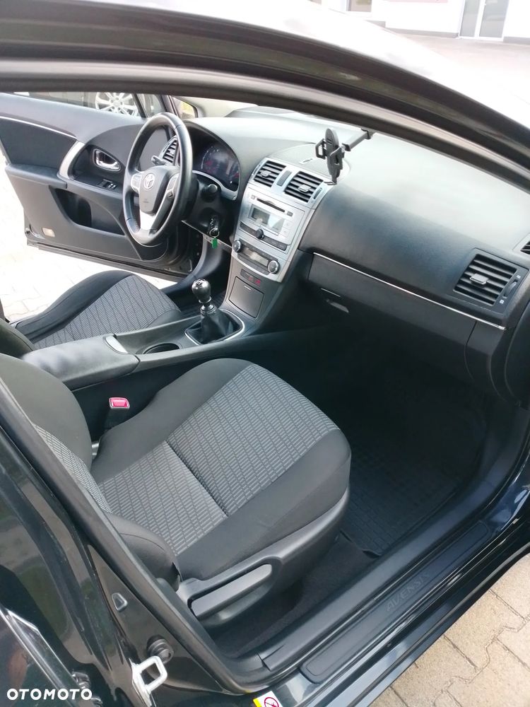 Toyota Avensis 1.6 Premium - 2