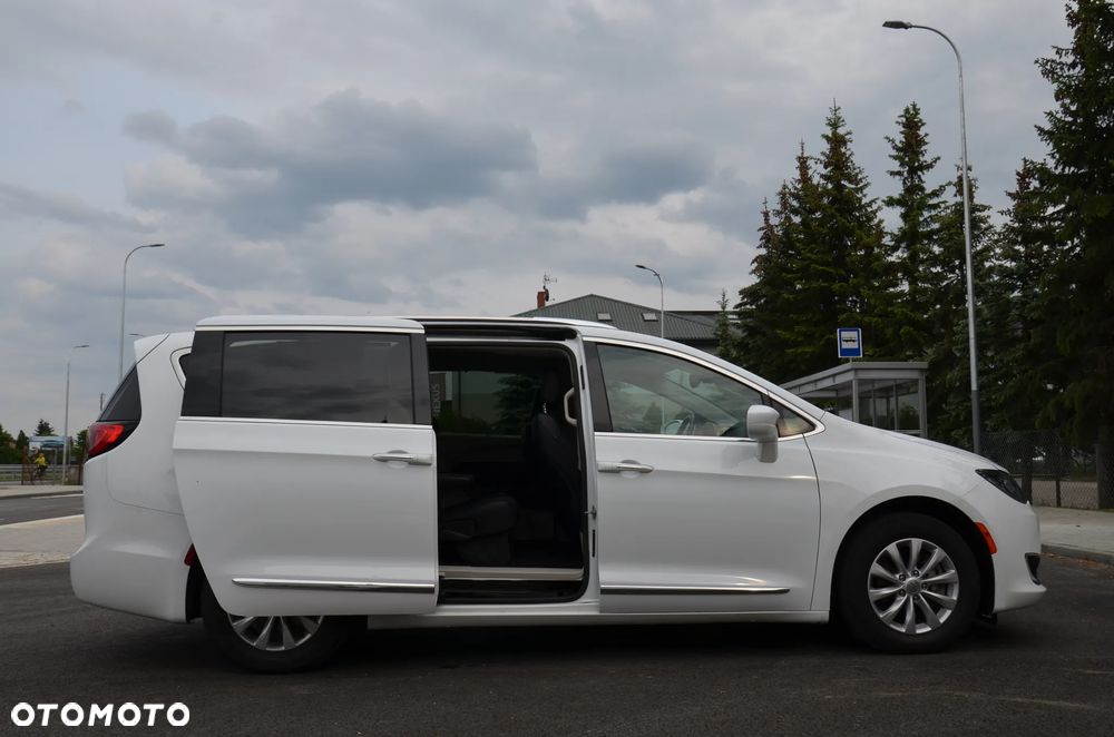 Chrysler Pacifica - 9