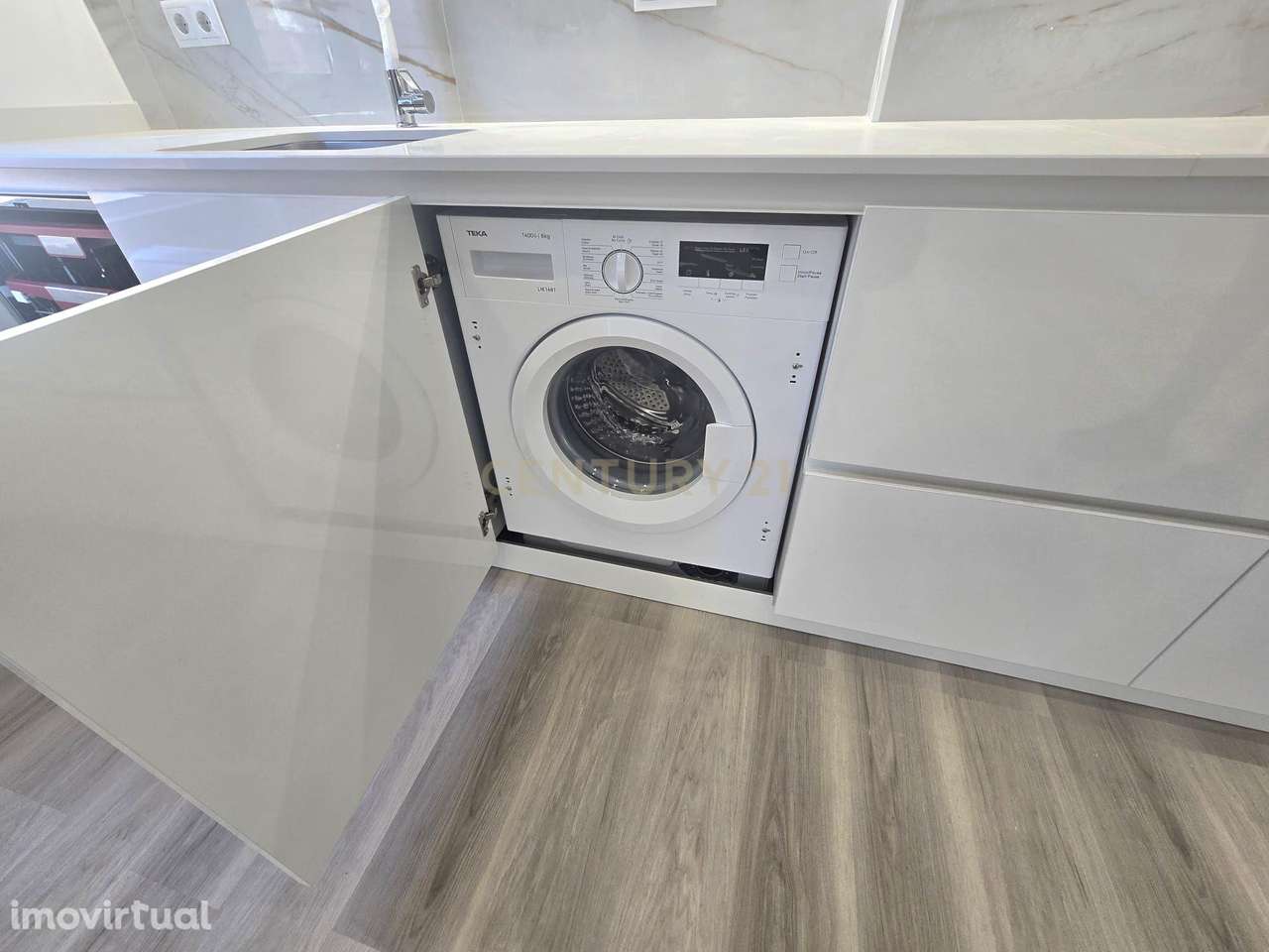 Apartamento T3 renovado com  excelente localização  na Nazaré - Grande imagem: 4/13