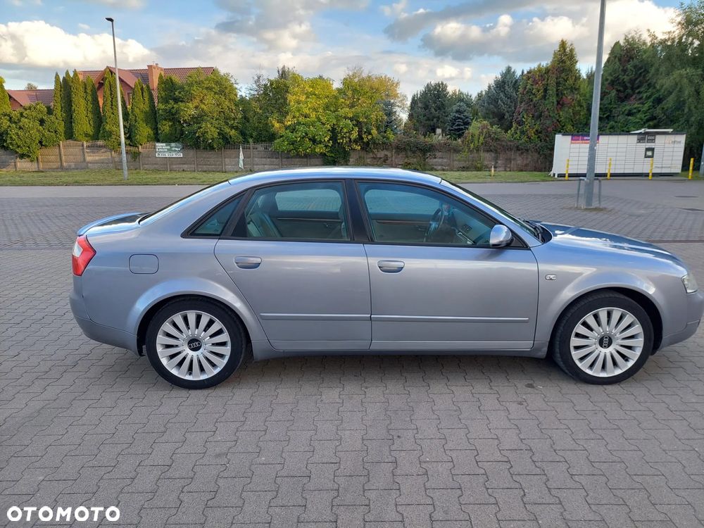 Audi A4 Limousine - 8