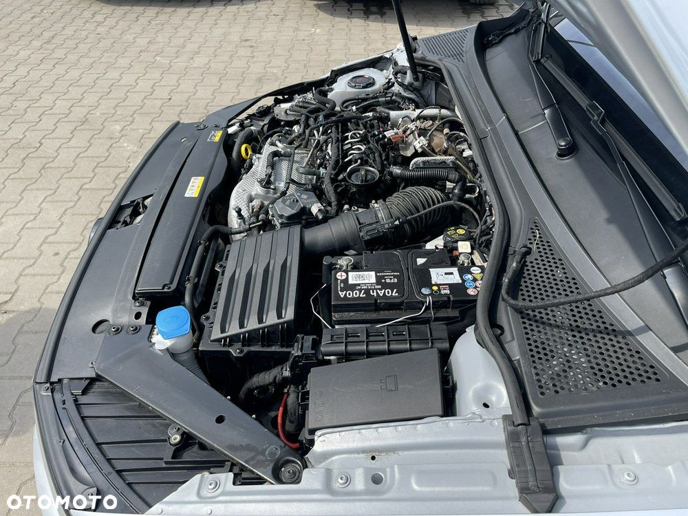 Volkswagen Passat Variant 2.0 TDI SCR DSG Conceptline - 18
