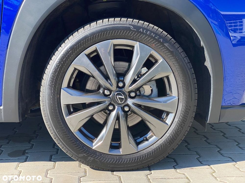 Lexus UX 300h F Sport Design - 38