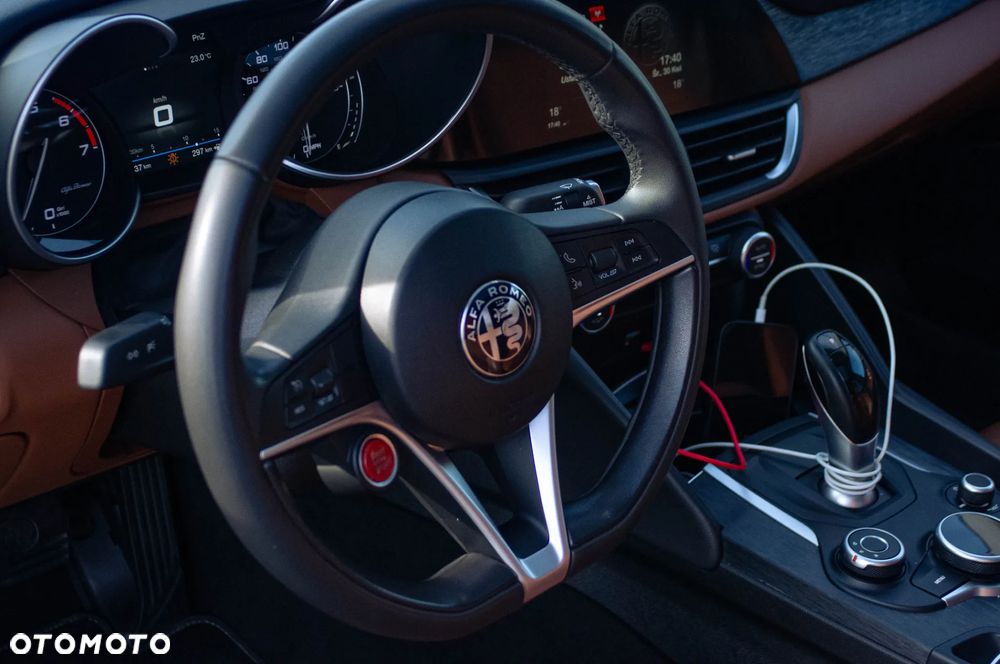 Alfa Romeo Giulia 2.0 Turbo 16V AT8-Q4 Ti - 12