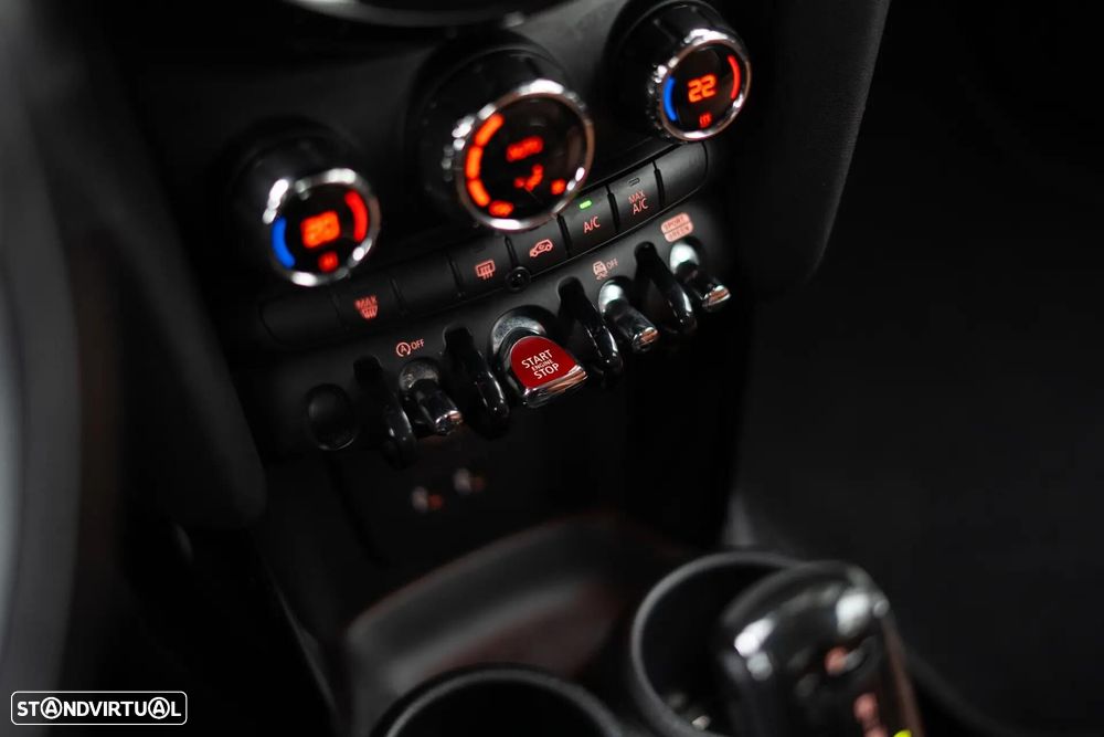 MINI 5 Portas Cooper D Auto - 29