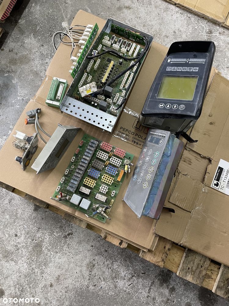 Liebherr R914 C części kabiny elektronika do koprki liebherr R914C - 3