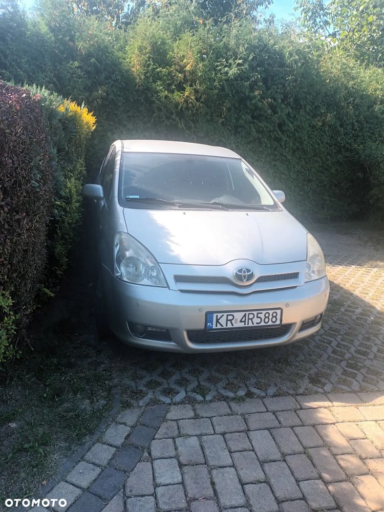 Toyota Corolla Verso 2.2 D-4D Gold - 1