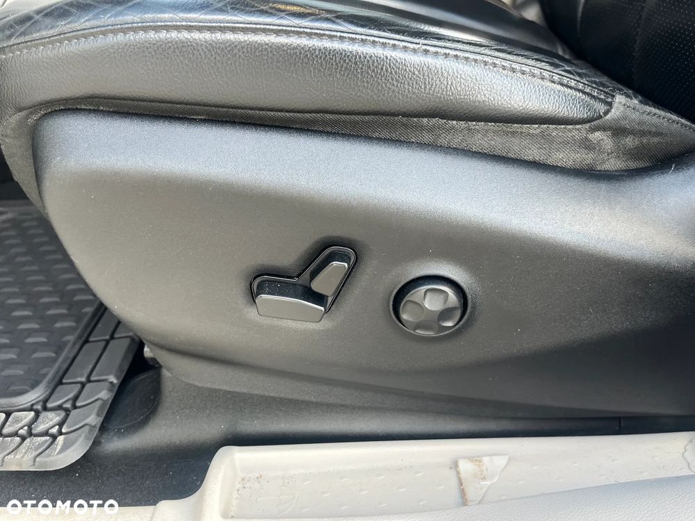 Chrysler Pacifica - 16