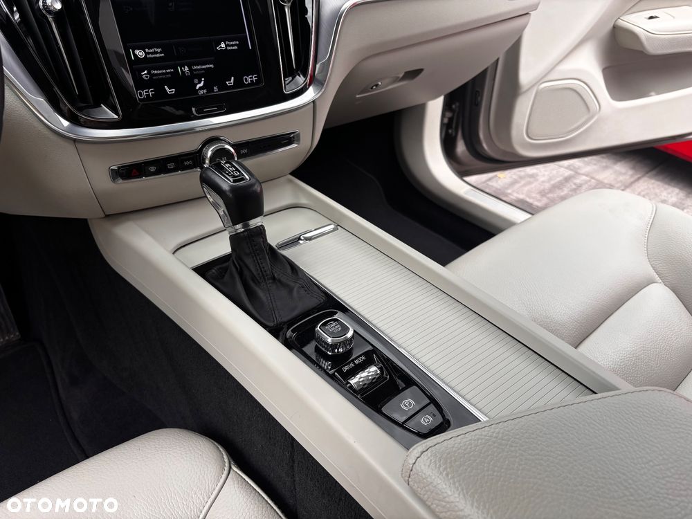 Volvo S60 T6 AWD Momentum Pro - 13