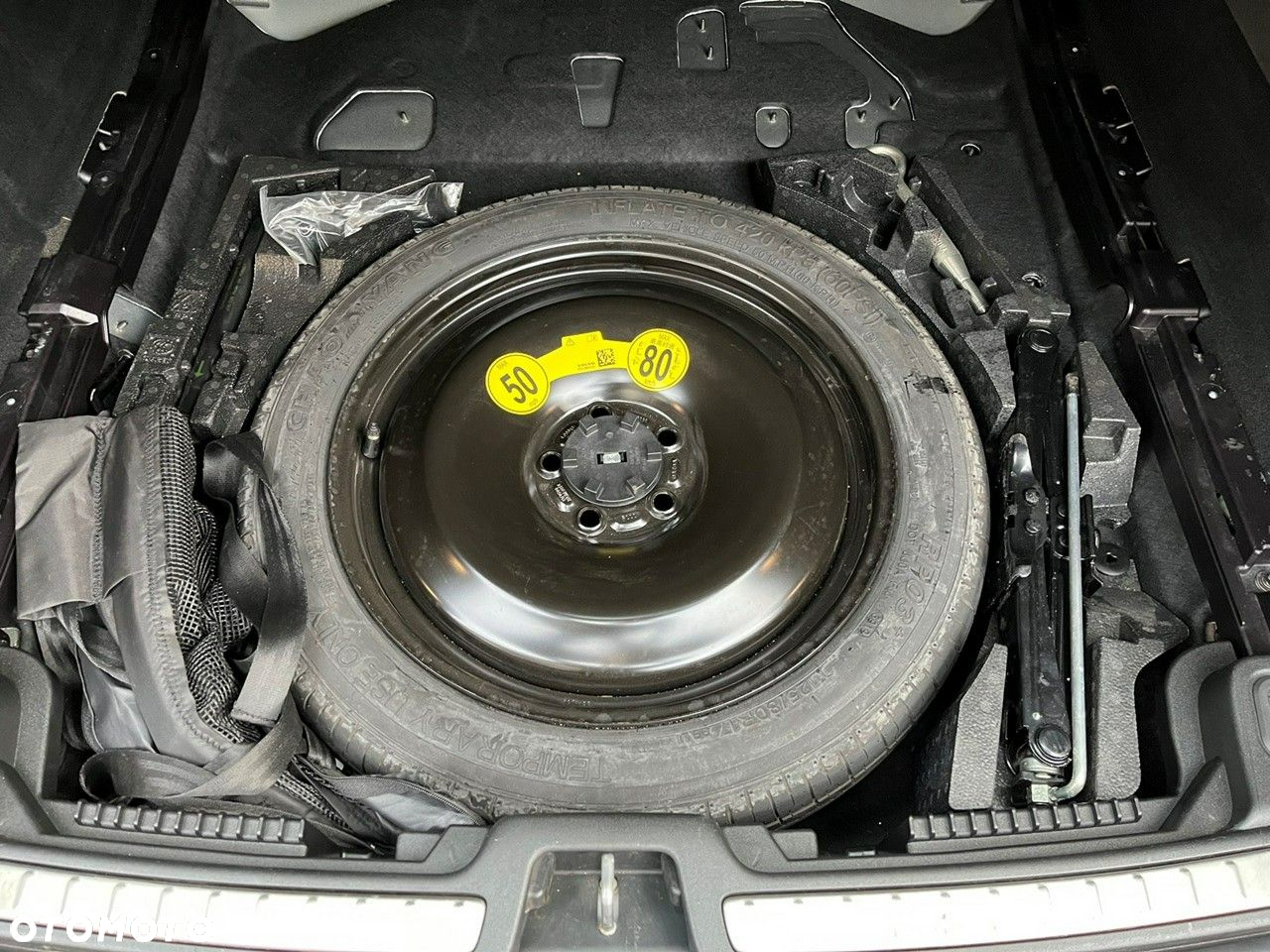 Volvo V60 T4 R-Design - 30