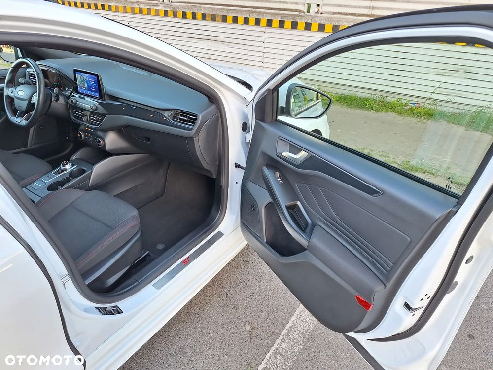 Ford Focus 1.5 EcoBoost ST-Line - 27