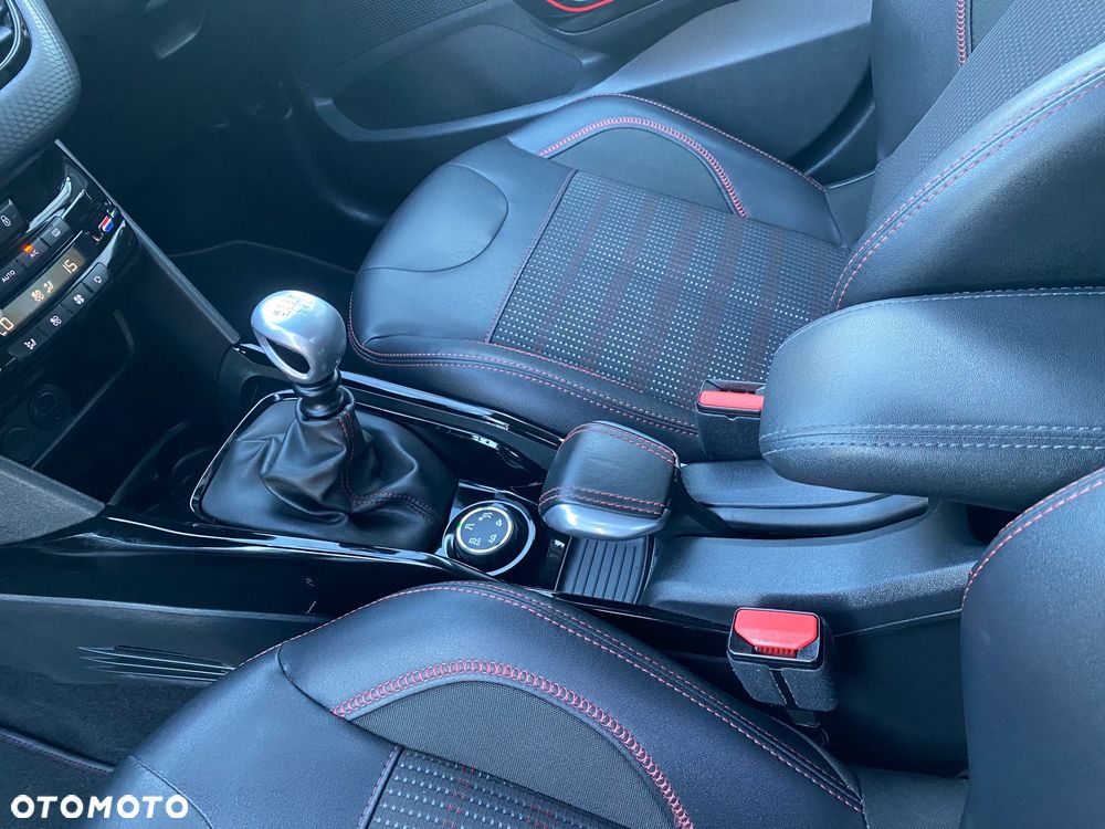 Peugeot 2008 1.2 PureTech GT Line S&S - 15