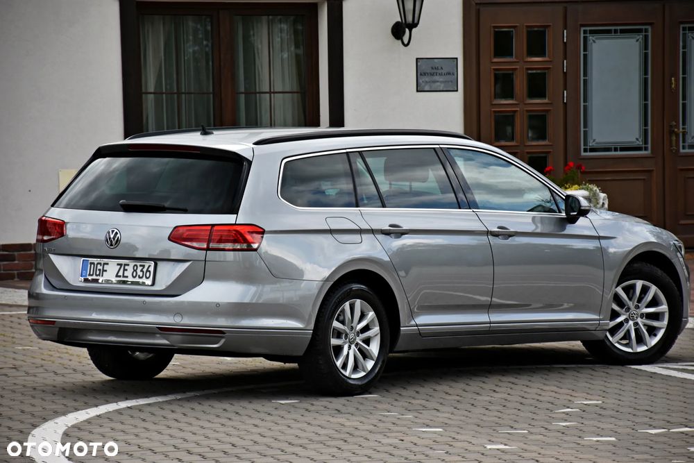Volkswagen Passat 2.0 TDI SCR DSG Comfortline - 23