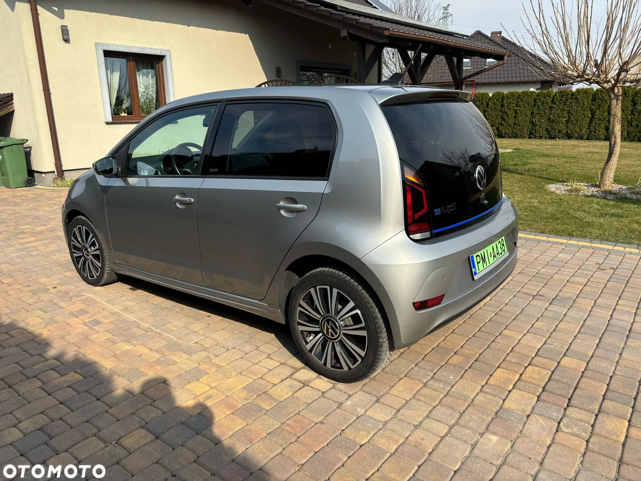 Volkswagen up! e-up - 11