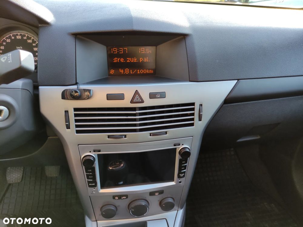 Opel Astra 1.7 CDTI Essentia - 24