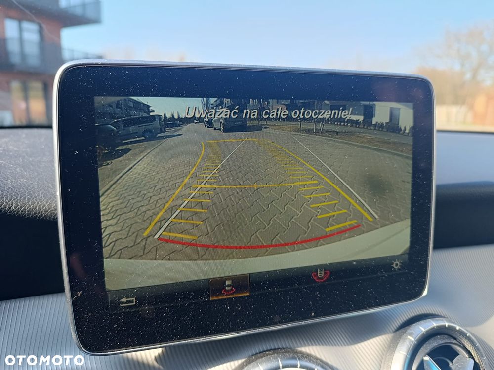 Mercedes-Benz CLA 180 7G-DCT Orange Art Edition - 11