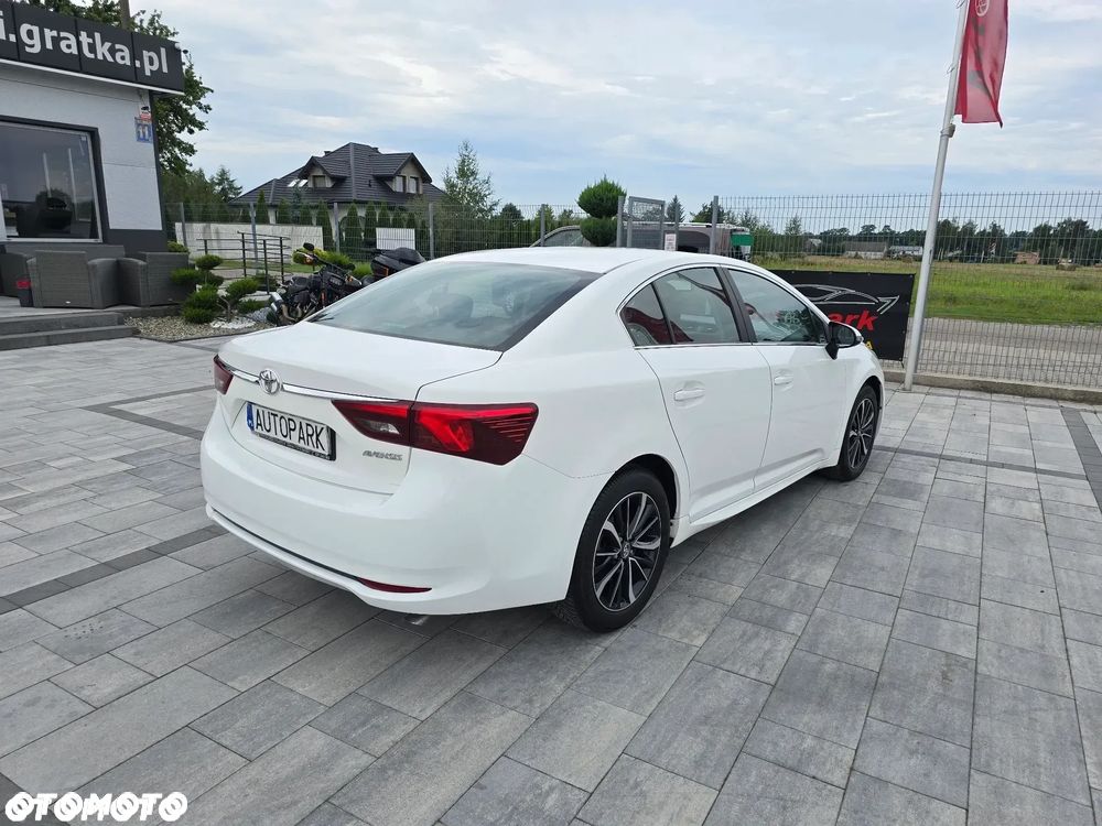 Toyota Avensis 2.0 D-4D Premium - 12