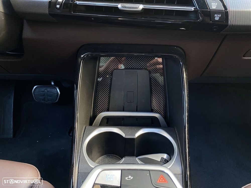 BMW iX2 eDrive20 Pack Desportivo M - 14
