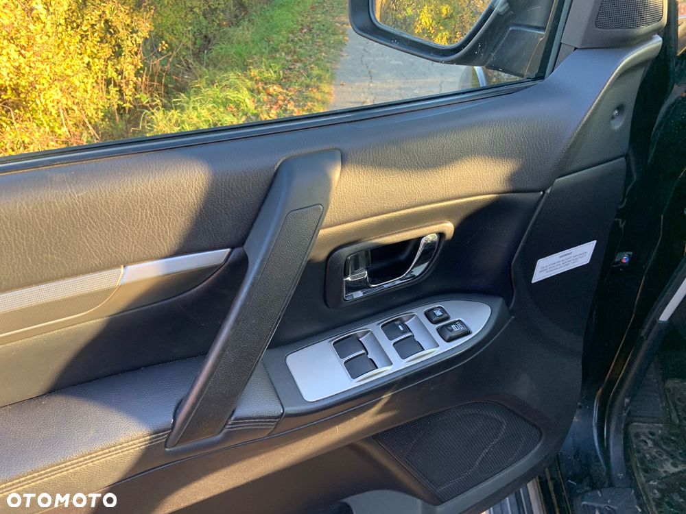 Mitsubishi Pajero 3.2 DID Alpine Edition - 13