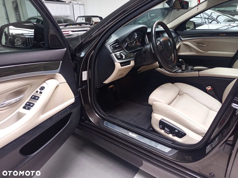 BMW Seria 5 520d xDrive Luxury Line - 11
