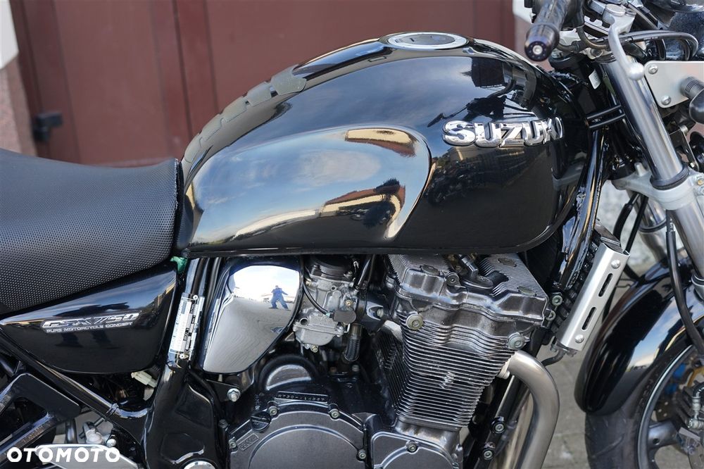 Suzuki GSX - 10