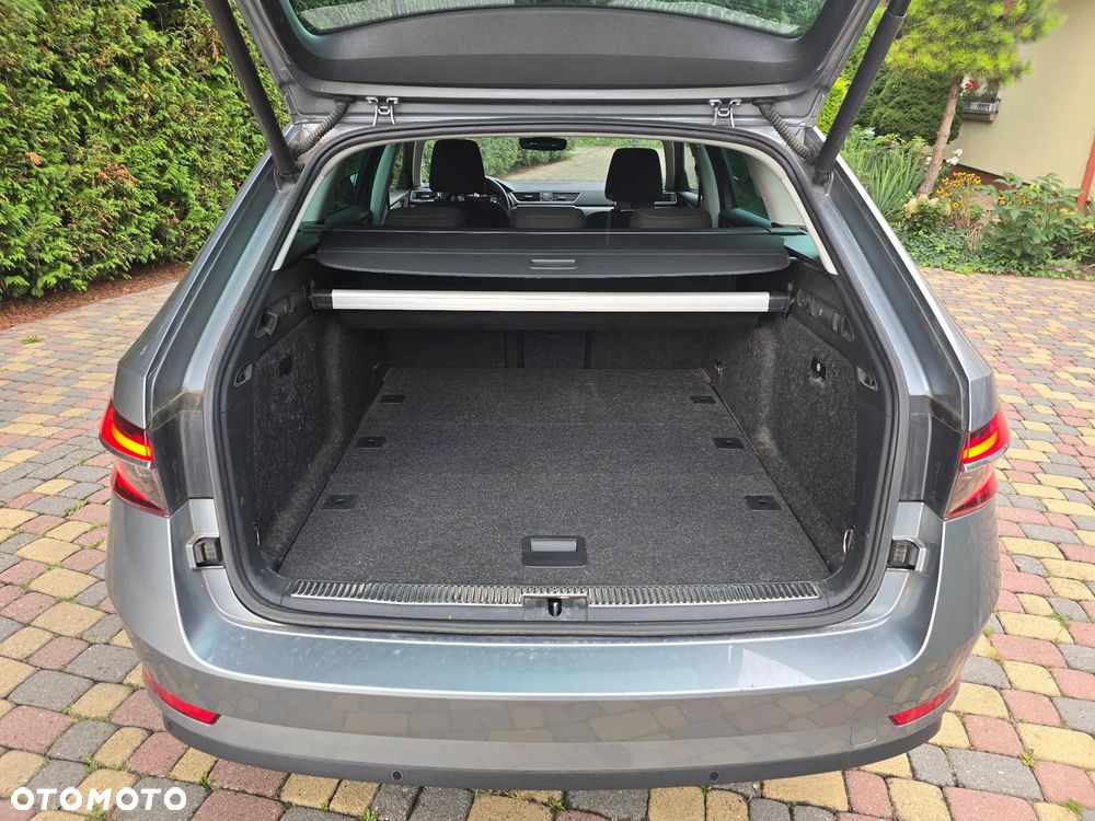 Skoda Superb 2.0 TDI Style DSG - 23