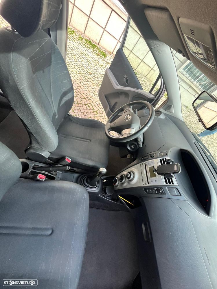 Toyota Yaris 1.0 VVT-i - 25