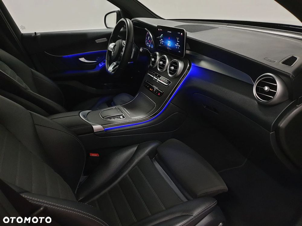 Mercedes-Benz GLC 300 d 4Matic 9G-TRONIC AMG Line Plus - 28