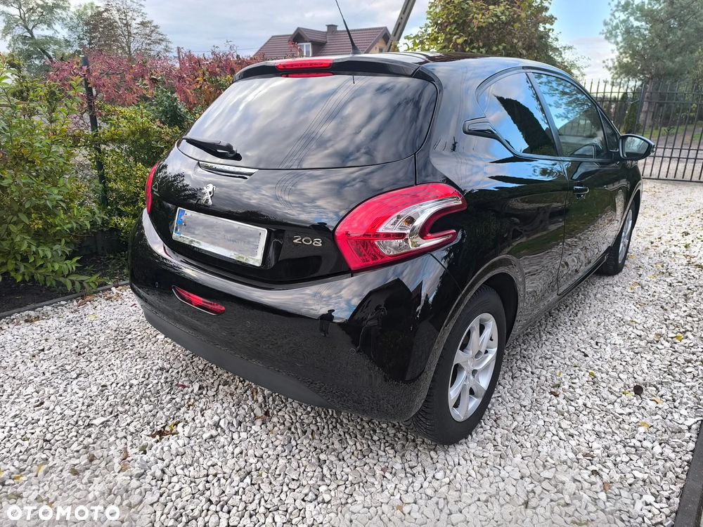 Peugeot 208 - 8