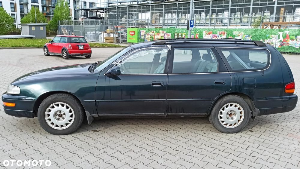 Toyota Camry 3.0 V6 LE - 2