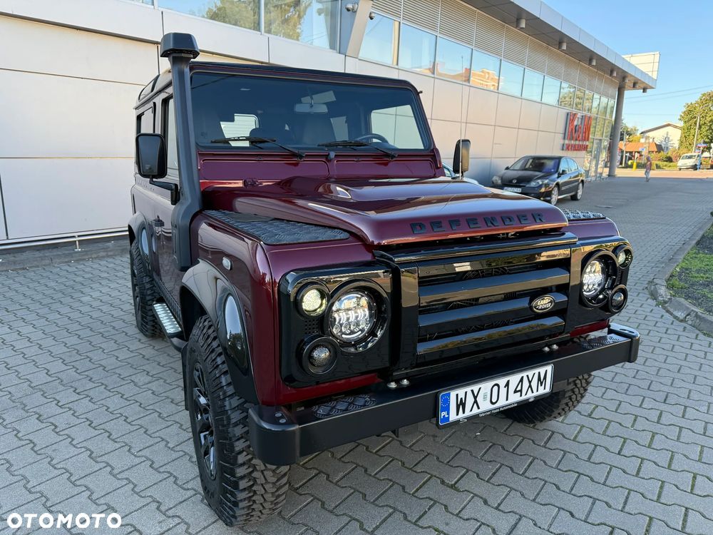 Land Rover Defender - 1