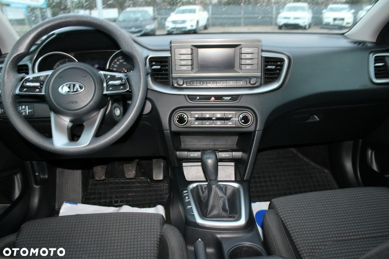 Kia Ceed - 13