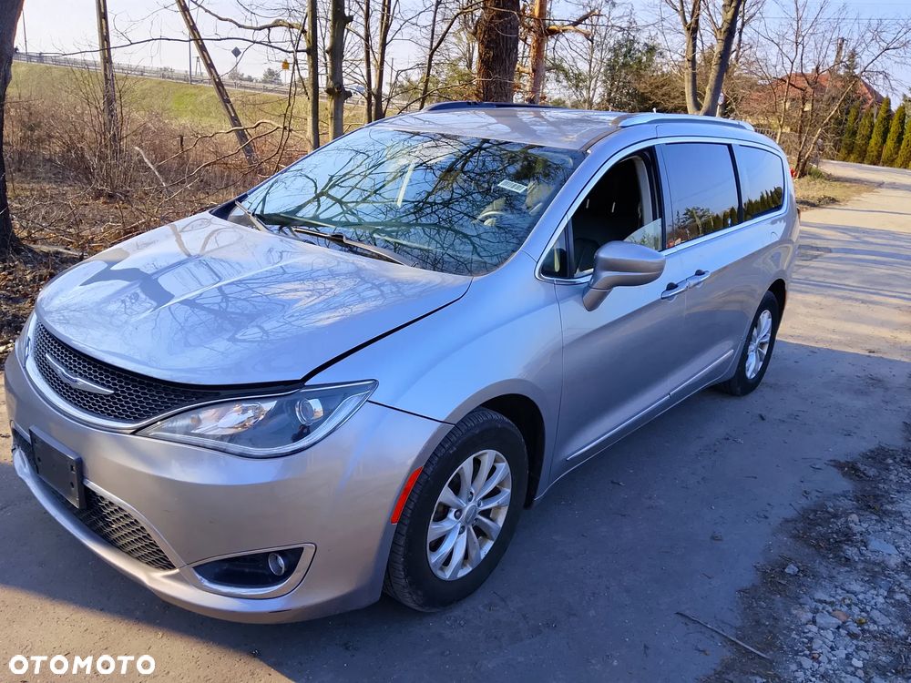 Chrysler Pacifica - 2