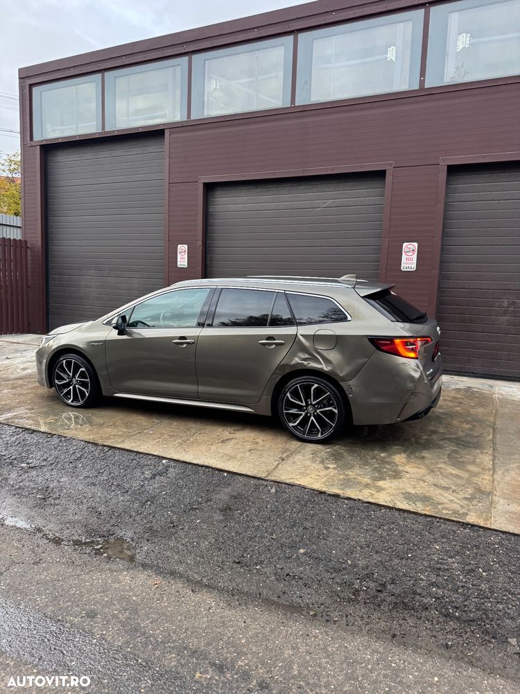 Toyota Corolla 2.0 HSD Exclusive Plus GR Sport Bi-Tone - 9