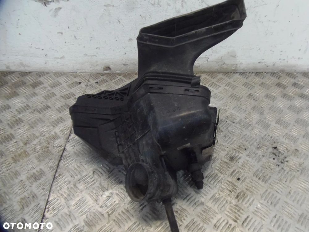 AUDI A4 B8 1.8TFSI OBUDOWA FILTRA POWIETRZA - 2