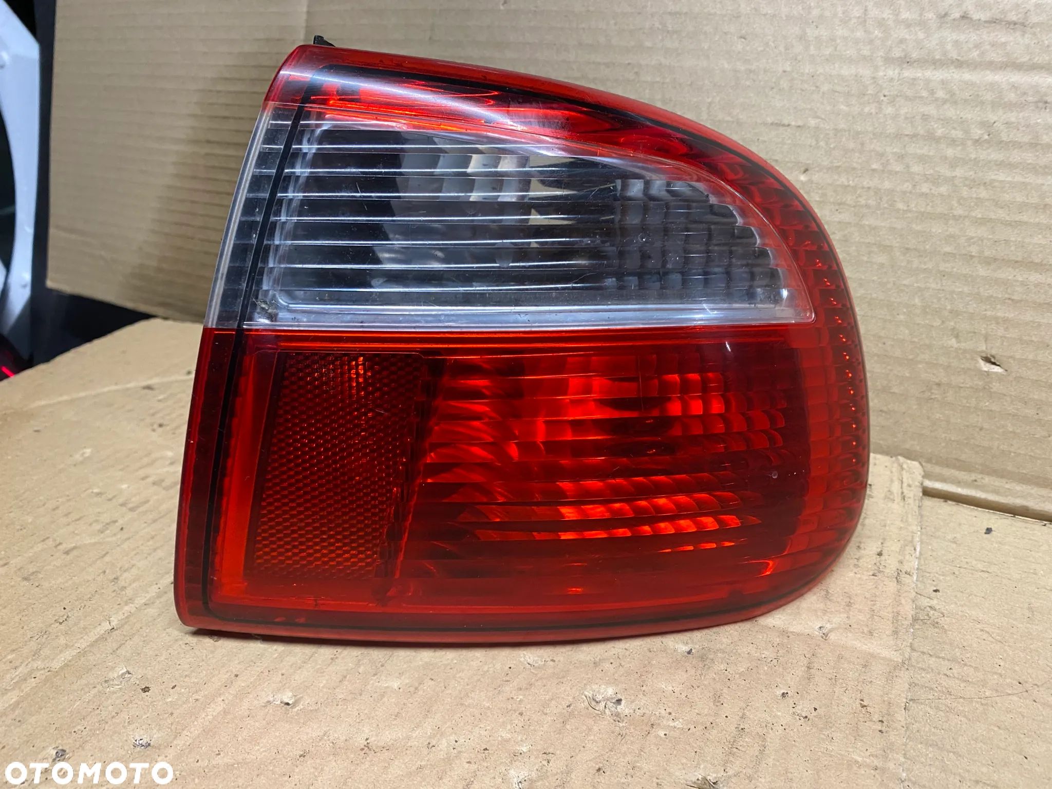 LAMPA TYLNA PRAWA SEAT TOLEDO II 1M5945096B - 1