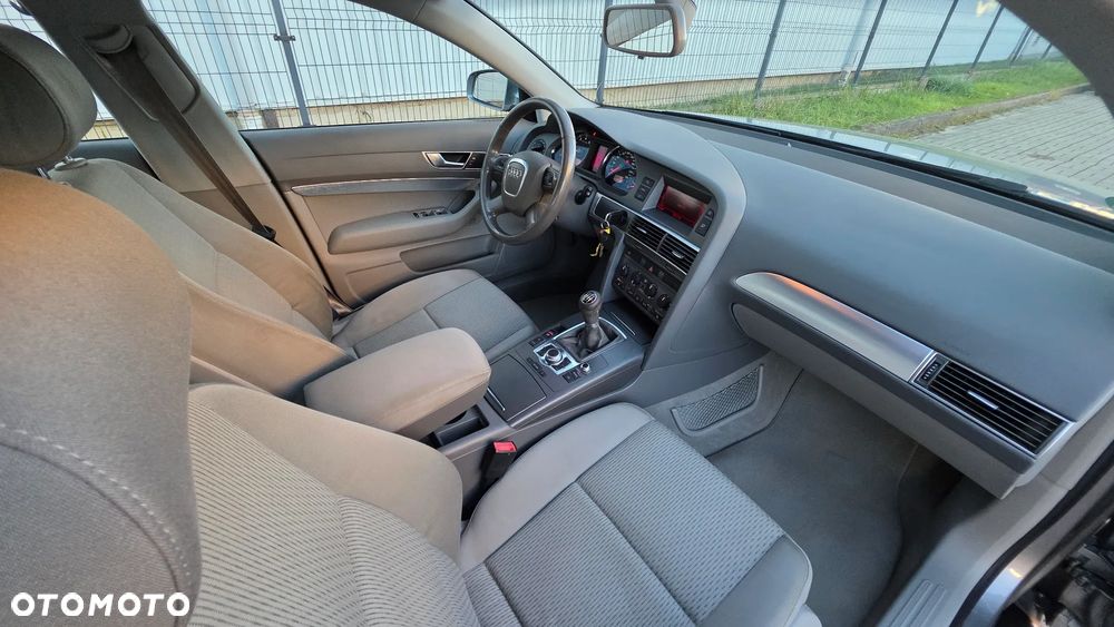Audi A6 Avant 2.4 - 12