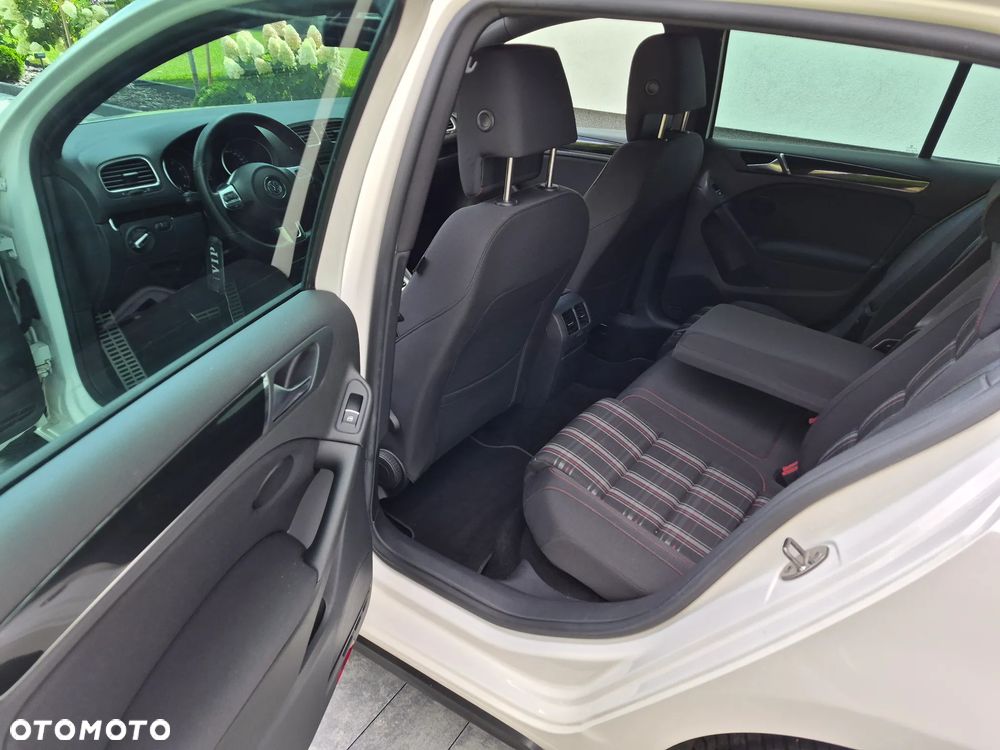 Volkswagen Golf 2.0 GTI DSG - 14