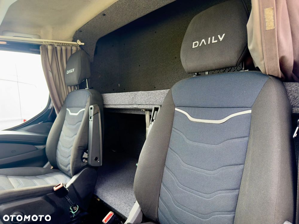 Iveco 70C18, WINDA ,14 EP, SALON PL ,Kontener, Bezwypadkowy ,7,2 T , 3.0 , Spanie z tyłu x2 - 12