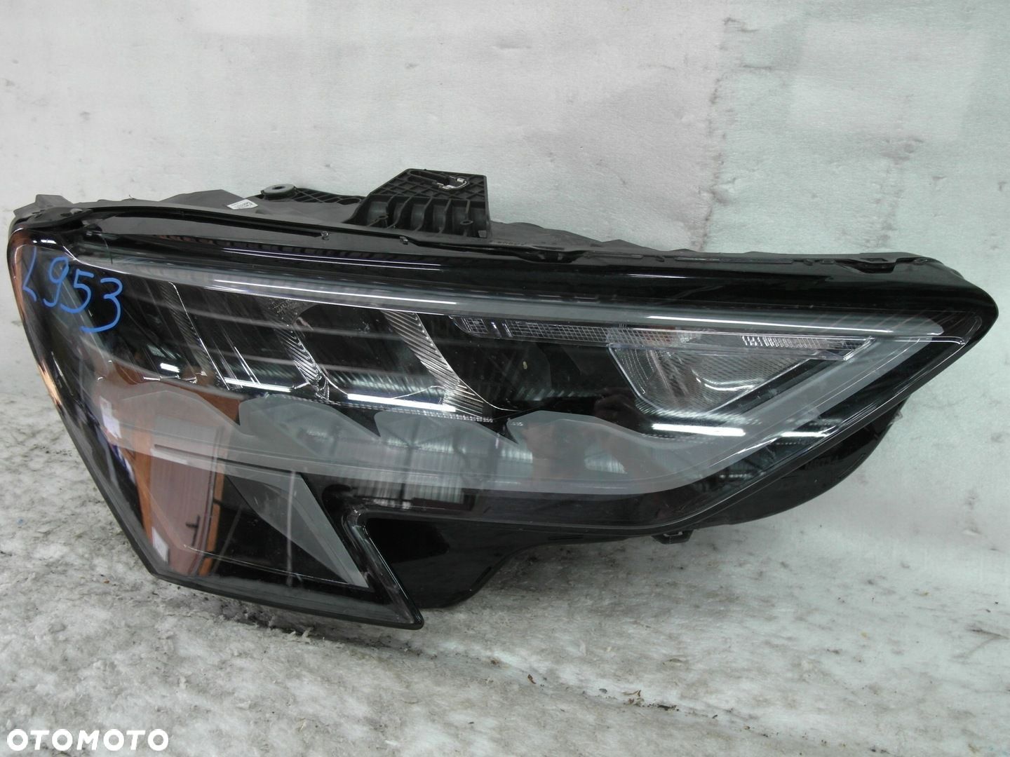 AUDI A3 S3 8Y0 LAMPA PRZEDNIA PRAWA - 1