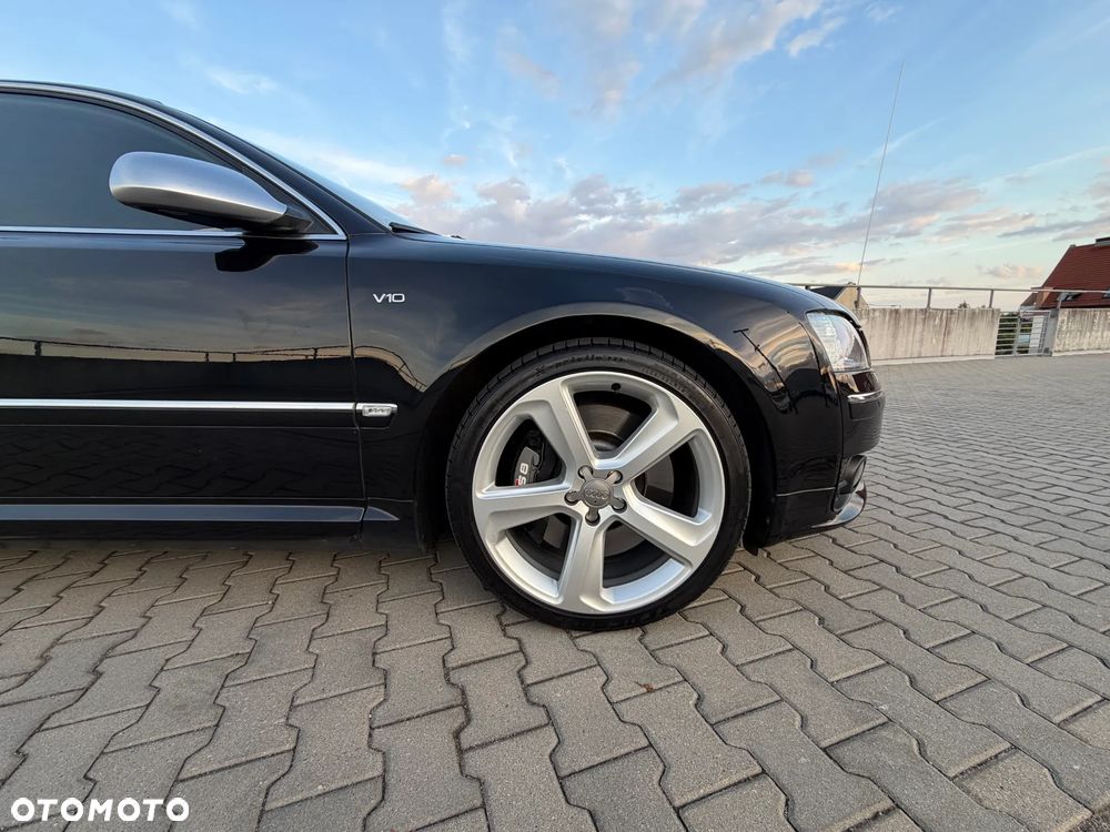 Audi S8 - 6