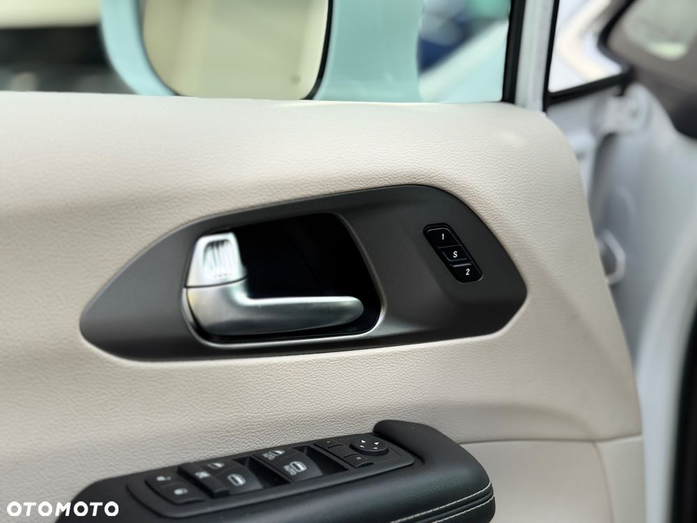 Chrysler Pacifica - 20