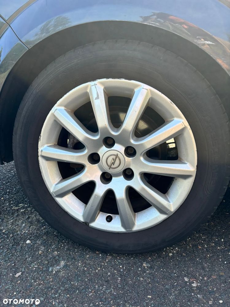 Opel Astra GTC 1.6 - 7