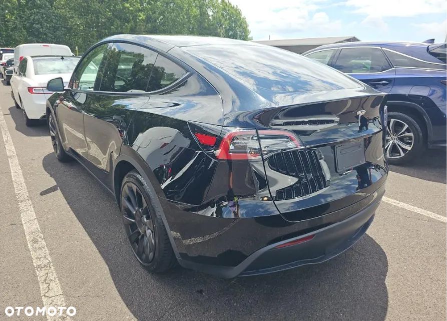 Tesla Model Y Long Range Dual Motor AWD - 5