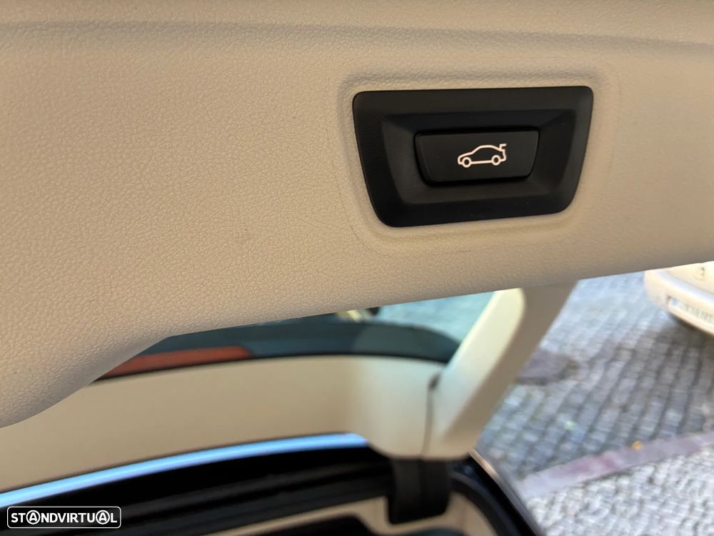 BMW 320 e Touring Corporate Edition Auto - 32