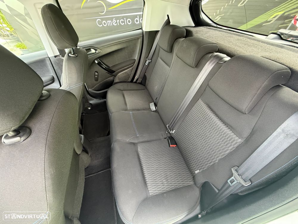 Peugeot 208 1.2 PureTech Active - 16
