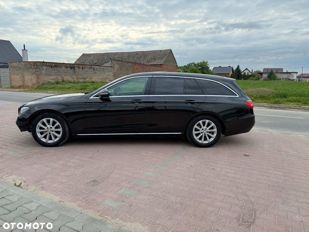Mercedes-Benz Klasa E 220 d 4Matic 9G-TRONIC Avantgarde - 3