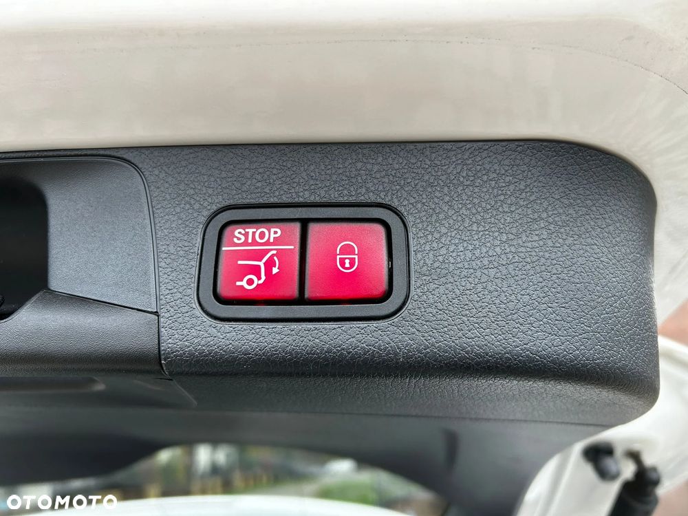 Mercedes-Benz GLB 250 4-Matic AMG Line 8G-DCT - 37