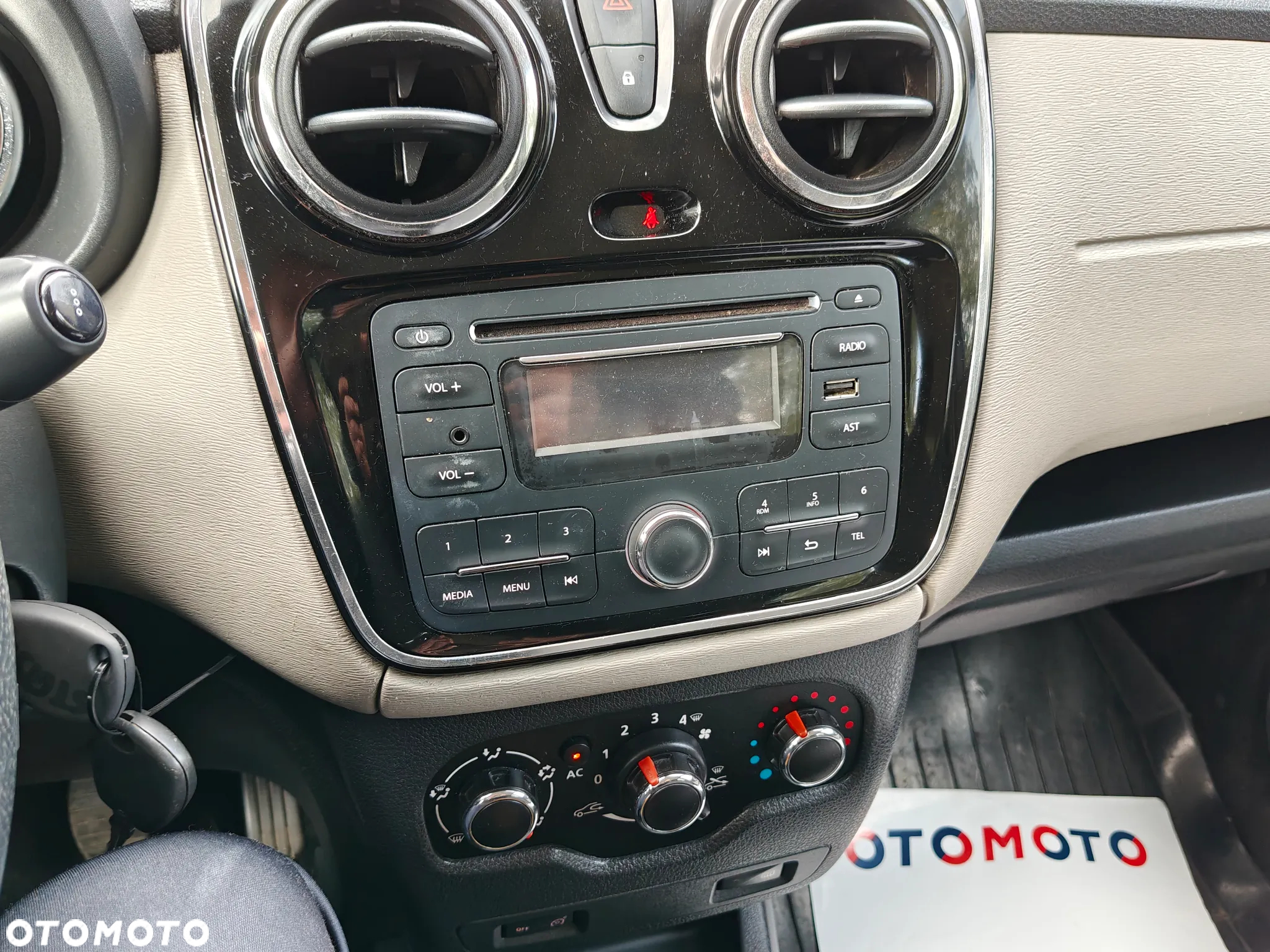Dacia Lodgy 1.5 dCi Laureate - 24