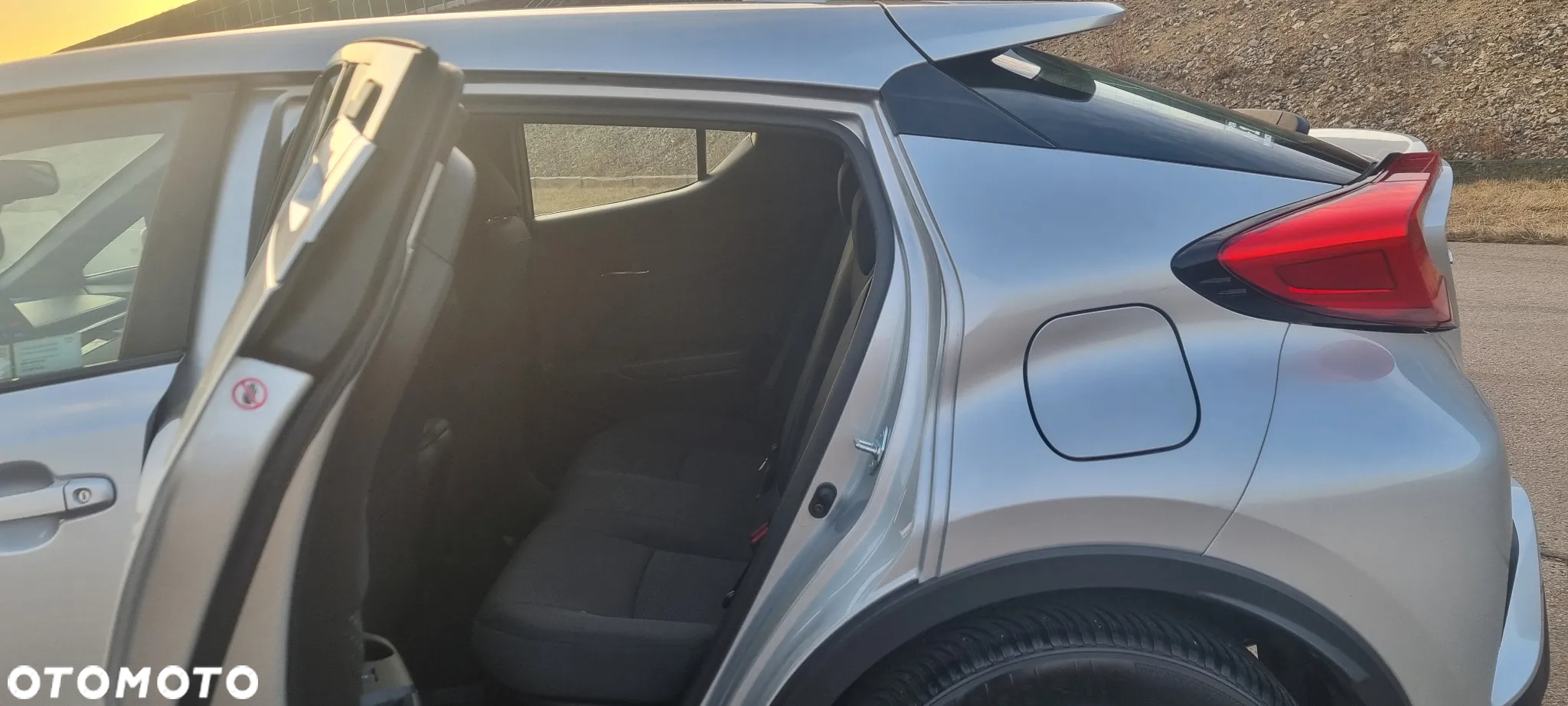 Toyota C-HR 1.8 Hybrid Dynamic - 12
