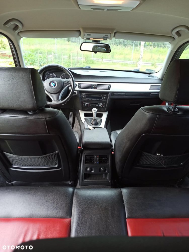 BMW Seria 3 318i Touring - 21
